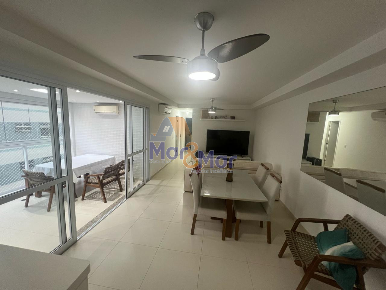 Apartamento na Praia da Pitangueiras, Guarujá - SP