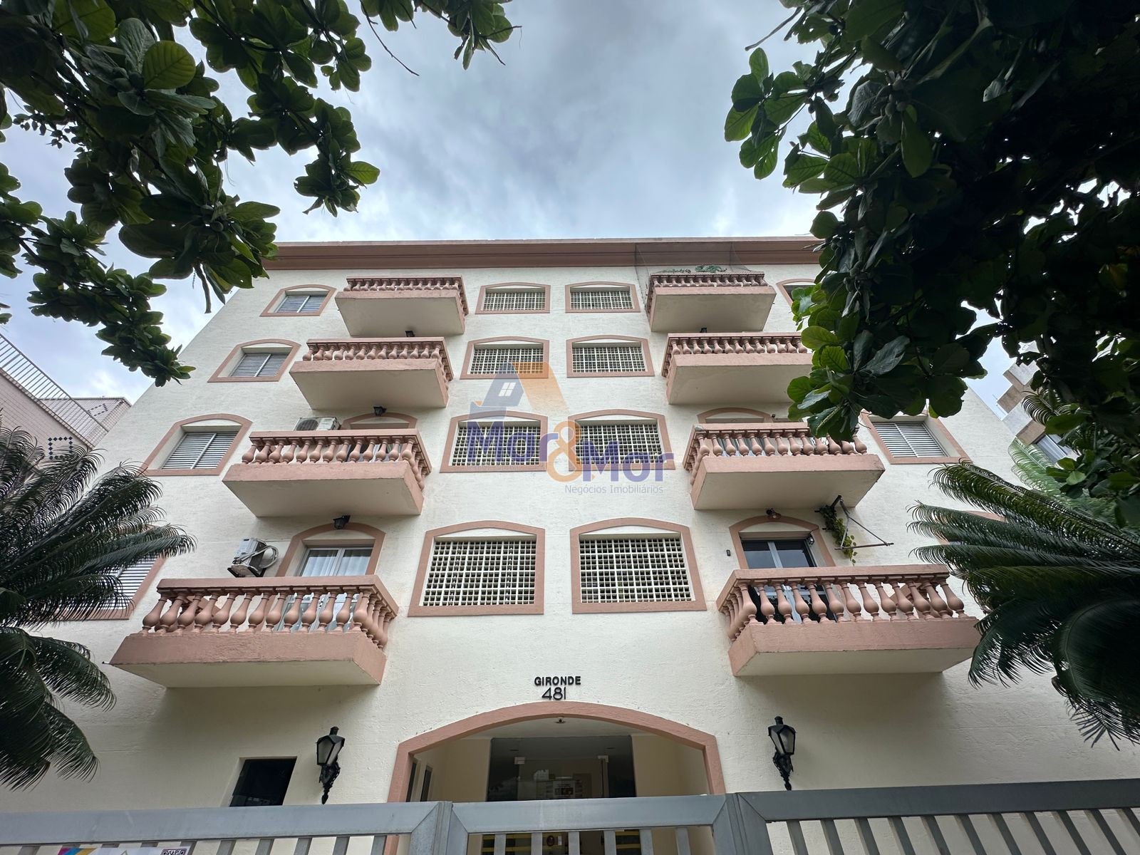Apartamento na Praia da Enseada, Guarujá - SP