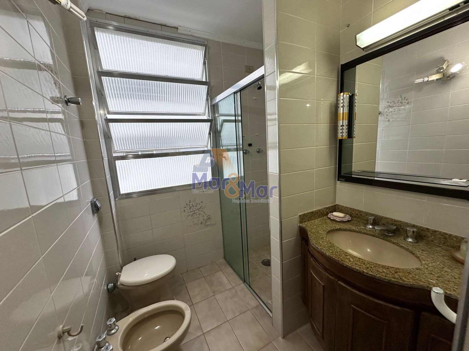 Apartamento Frente ao Mar nas Pitangueiras, Guarujá - SP