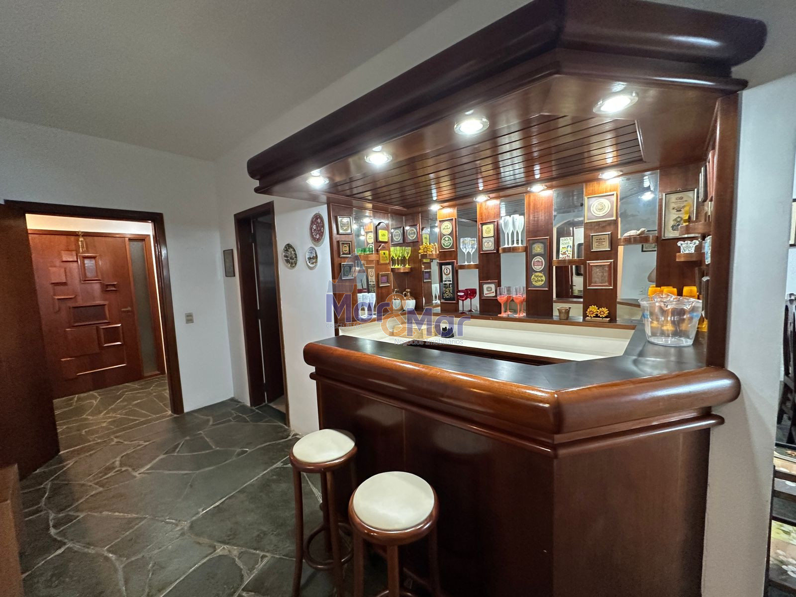 Apartamento Frente ao Mar nas Pitangueiras, Guarujá - SP