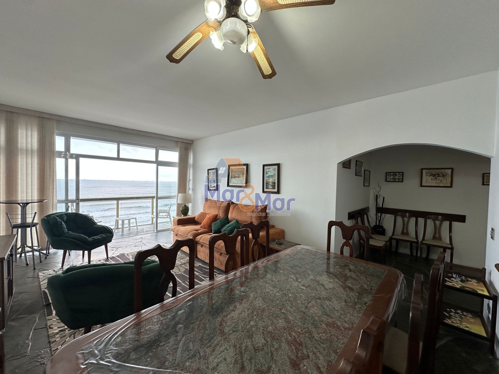 Apartamento Frente ao Mar nas Pitangueiras, Guarujá - SP