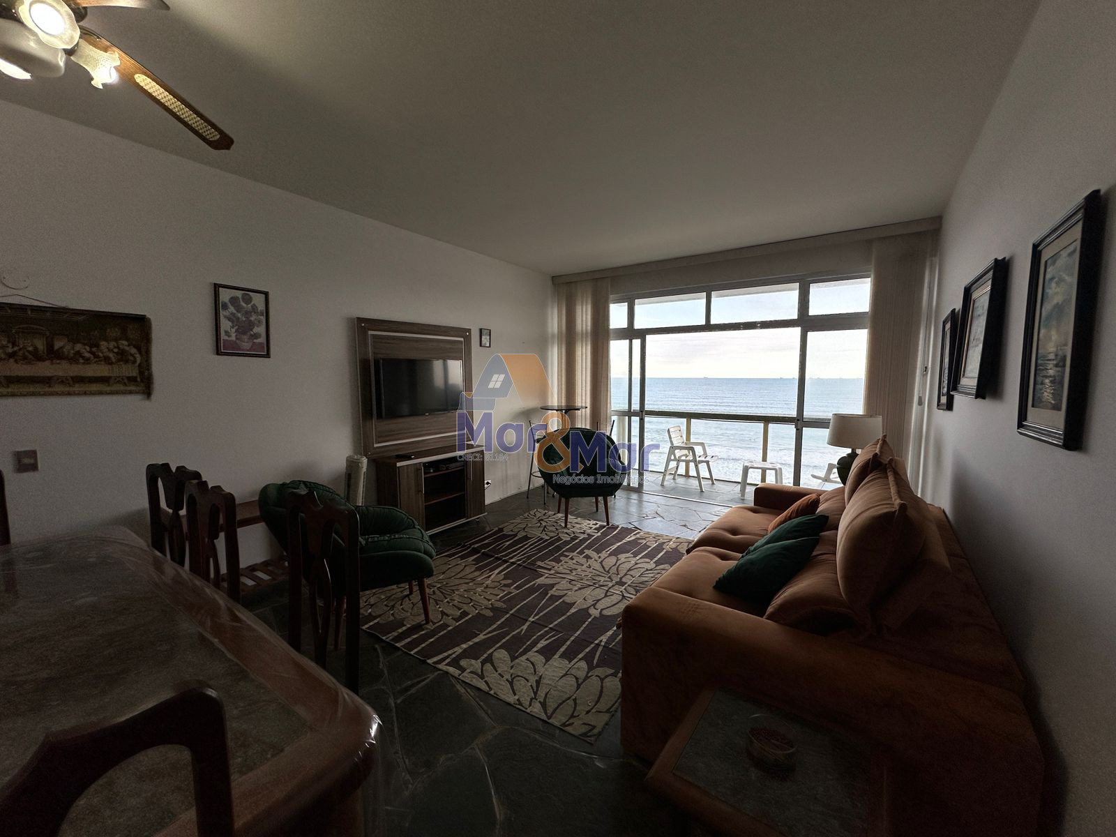 Apartamento Frente ao Mar nas Pitangueiras, Guarujá - SP