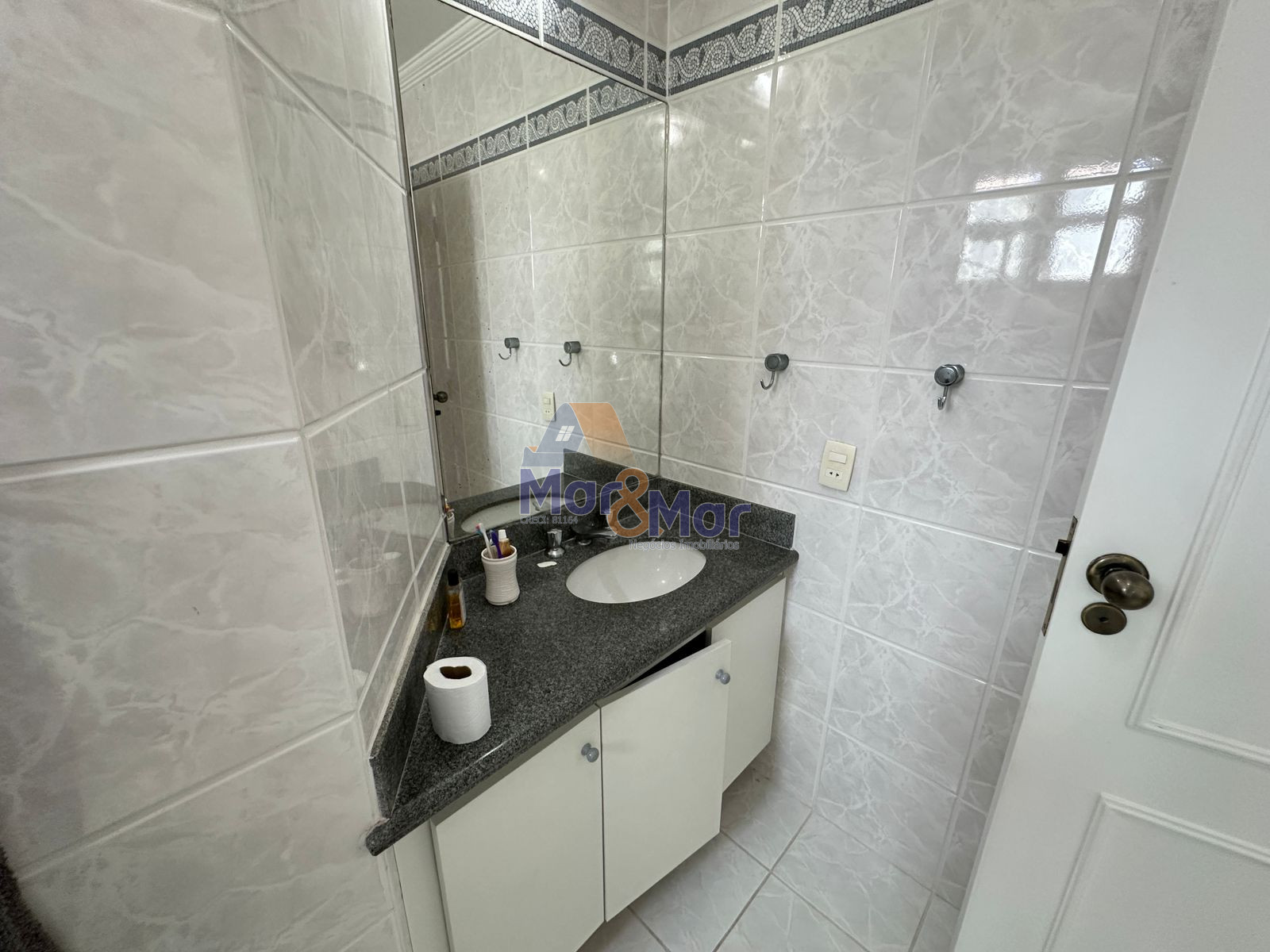 Apartamento na Praia da Pitangueiras, Guarujá - SP