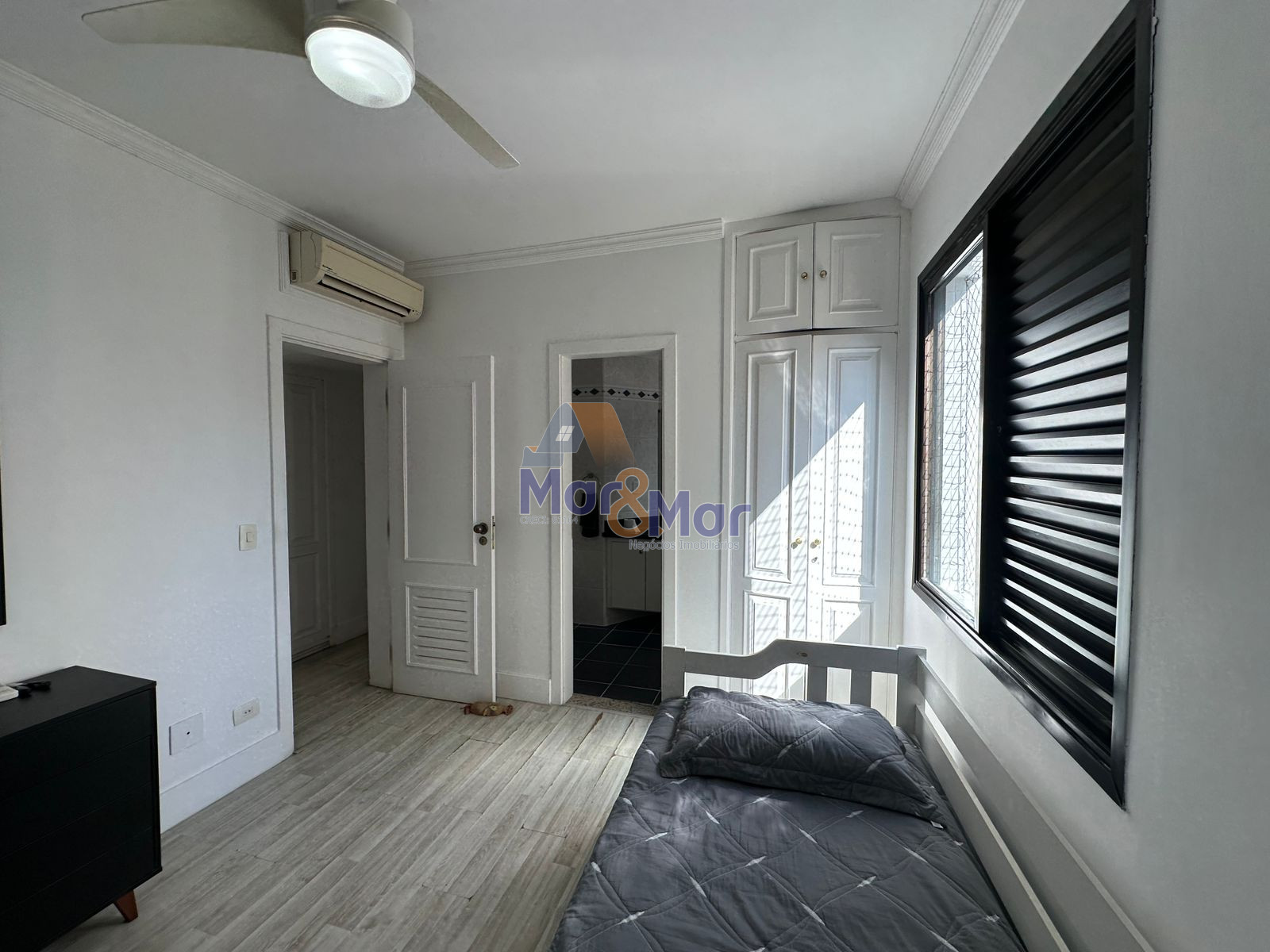 Apartamento na Praia da Pitangueiras, Guarujá - SP