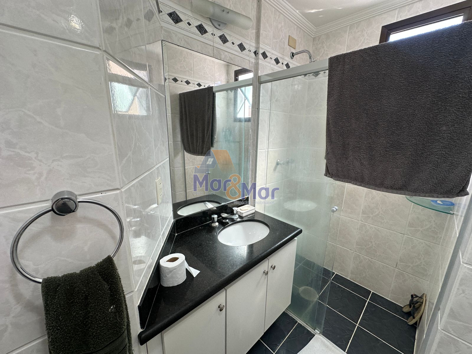 Apartamento na Praia da Pitangueiras, Guarujá - SP