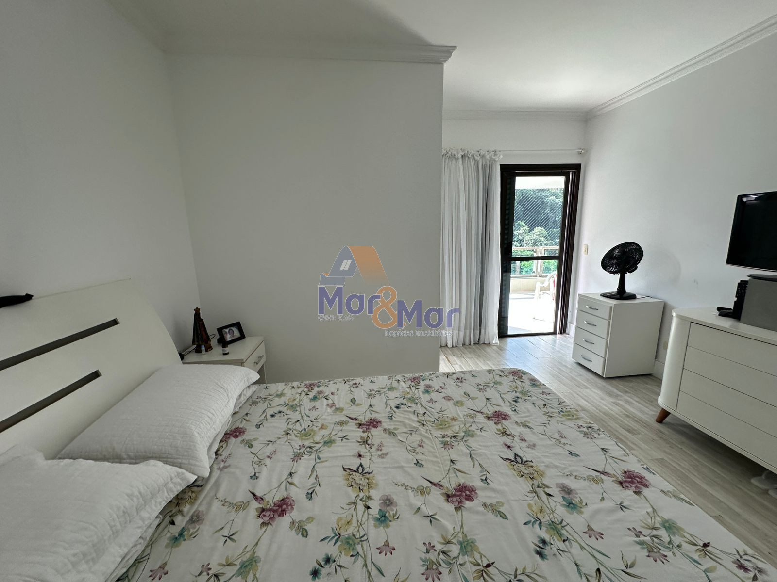 Apartamento na Praia da Pitangueiras, Guarujá - SP