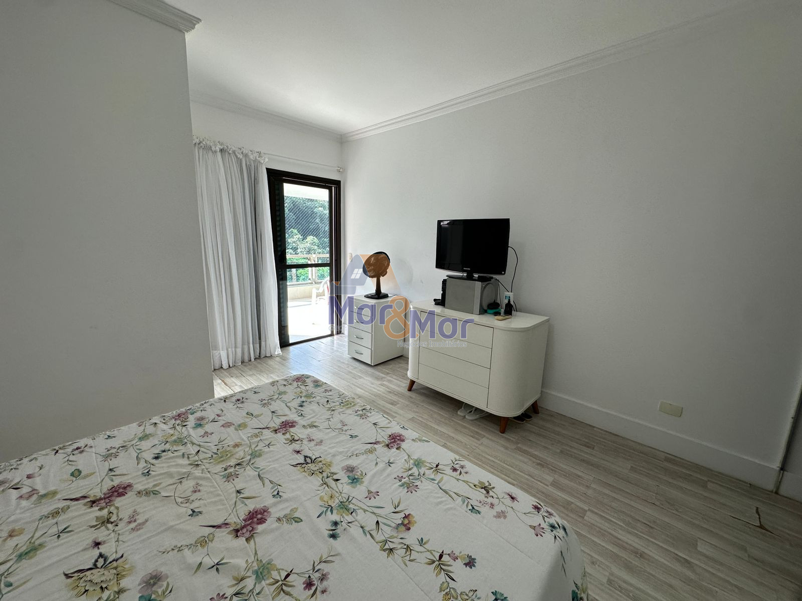 Apartamento na Praia da Pitangueiras, Guarujá - SP