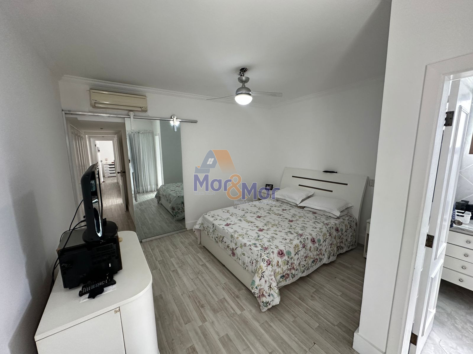 Apartamento na Praia da Pitangueiras, Guarujá - SP