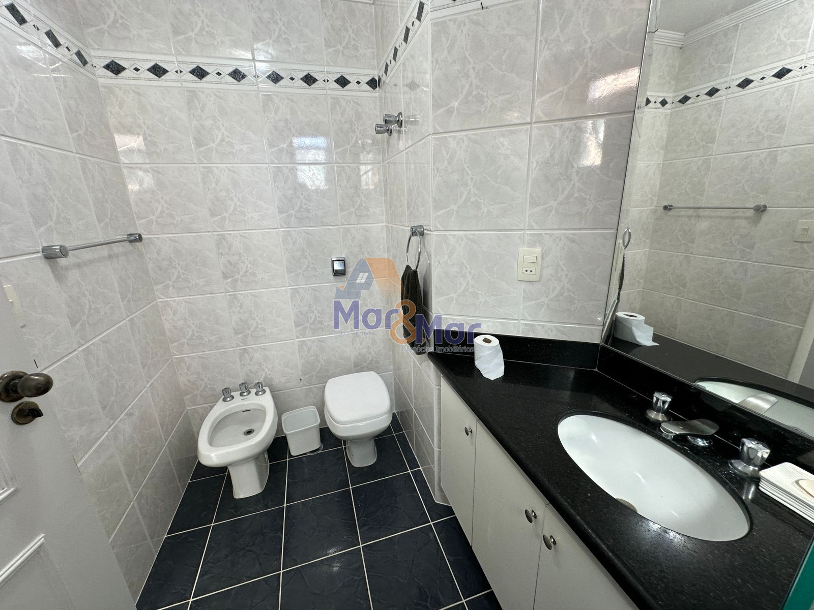 Apartamento na Praia da Pitangueiras, Guarujá - SP