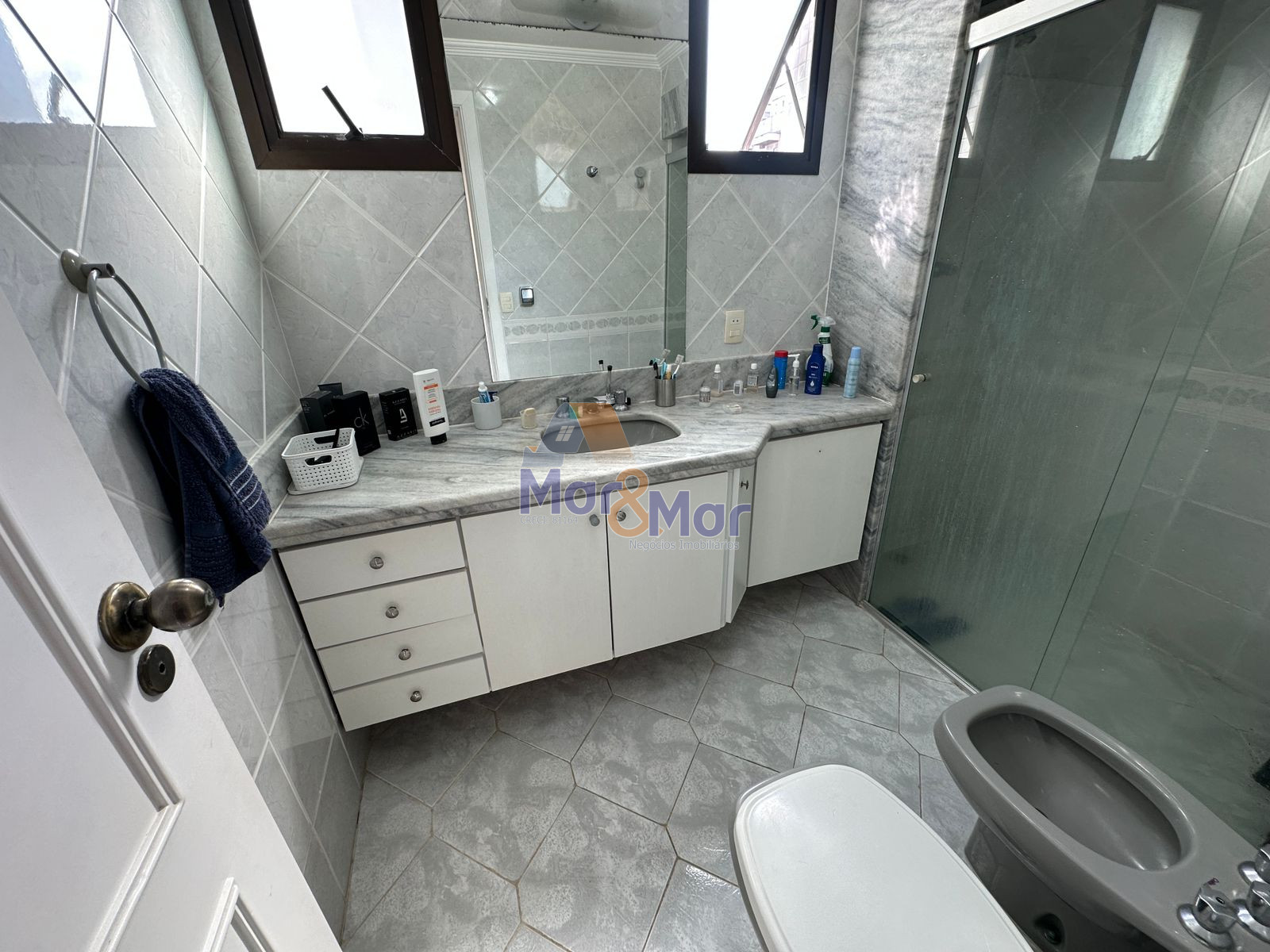Apartamento na Praia da Pitangueiras, Guarujá - SP