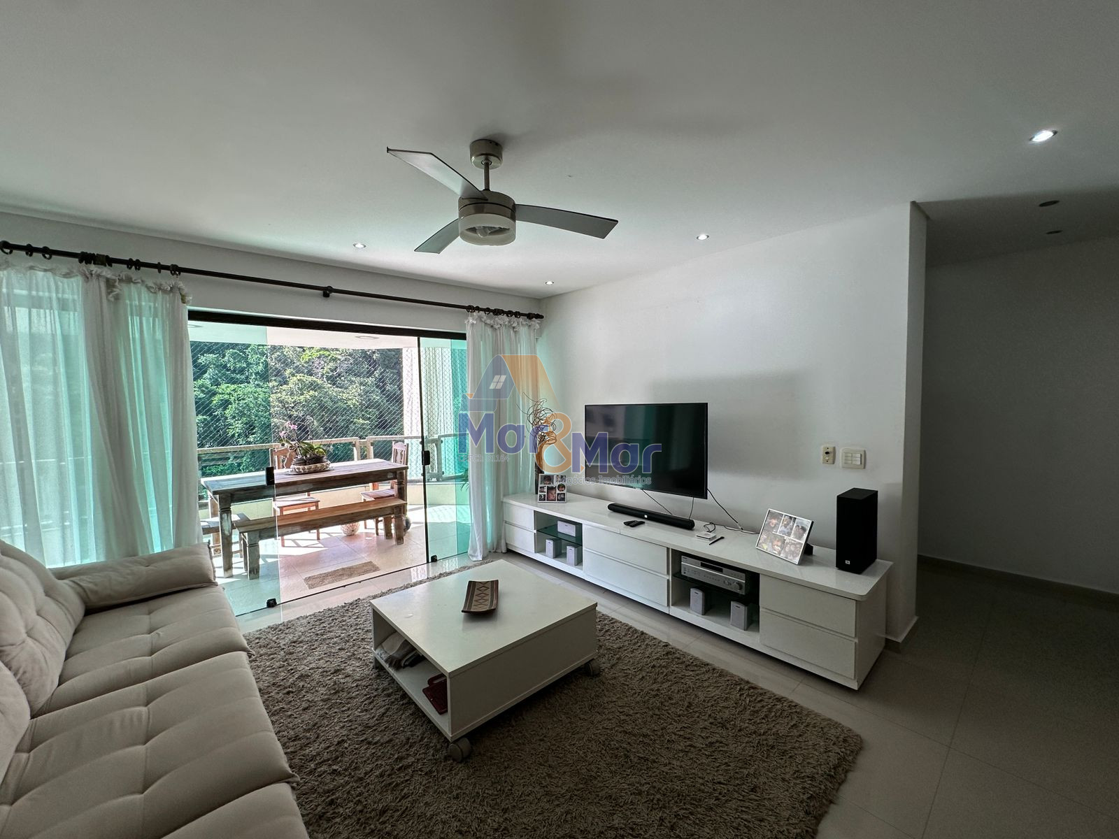 Apartamento na Praia da Pitangueiras, Guarujá - SP