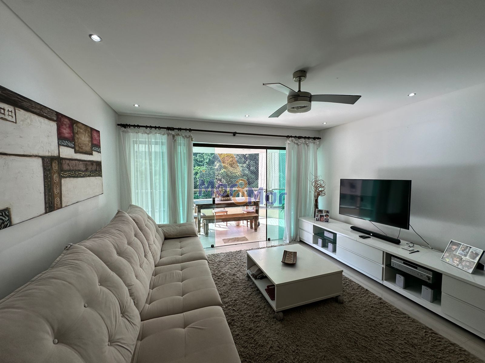 Apartamento na Praia da Pitangueiras, Guarujá - SP