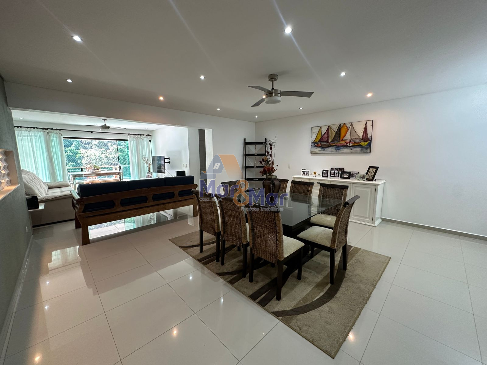Apartamento na Praia da Pitangueiras, Guarujá - SP
