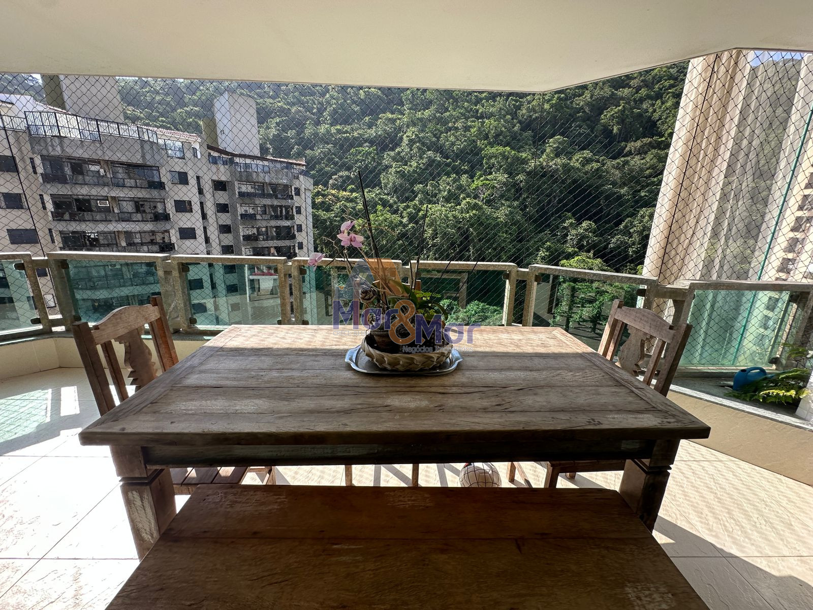 Apartamento na Praia da Pitangueiras, Guarujá - SP