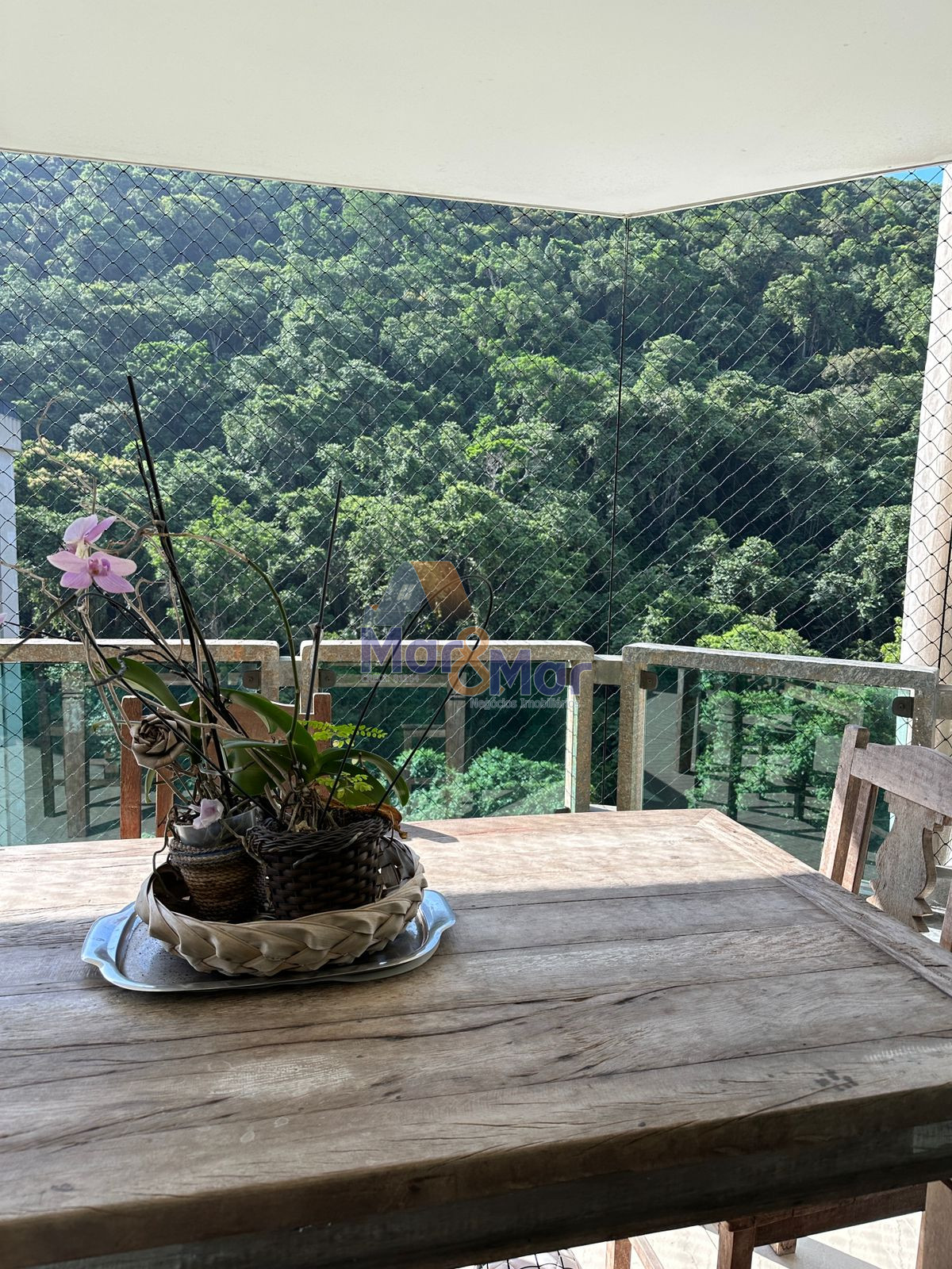Apartamento na Praia da Pitangueiras, Guarujá - SP