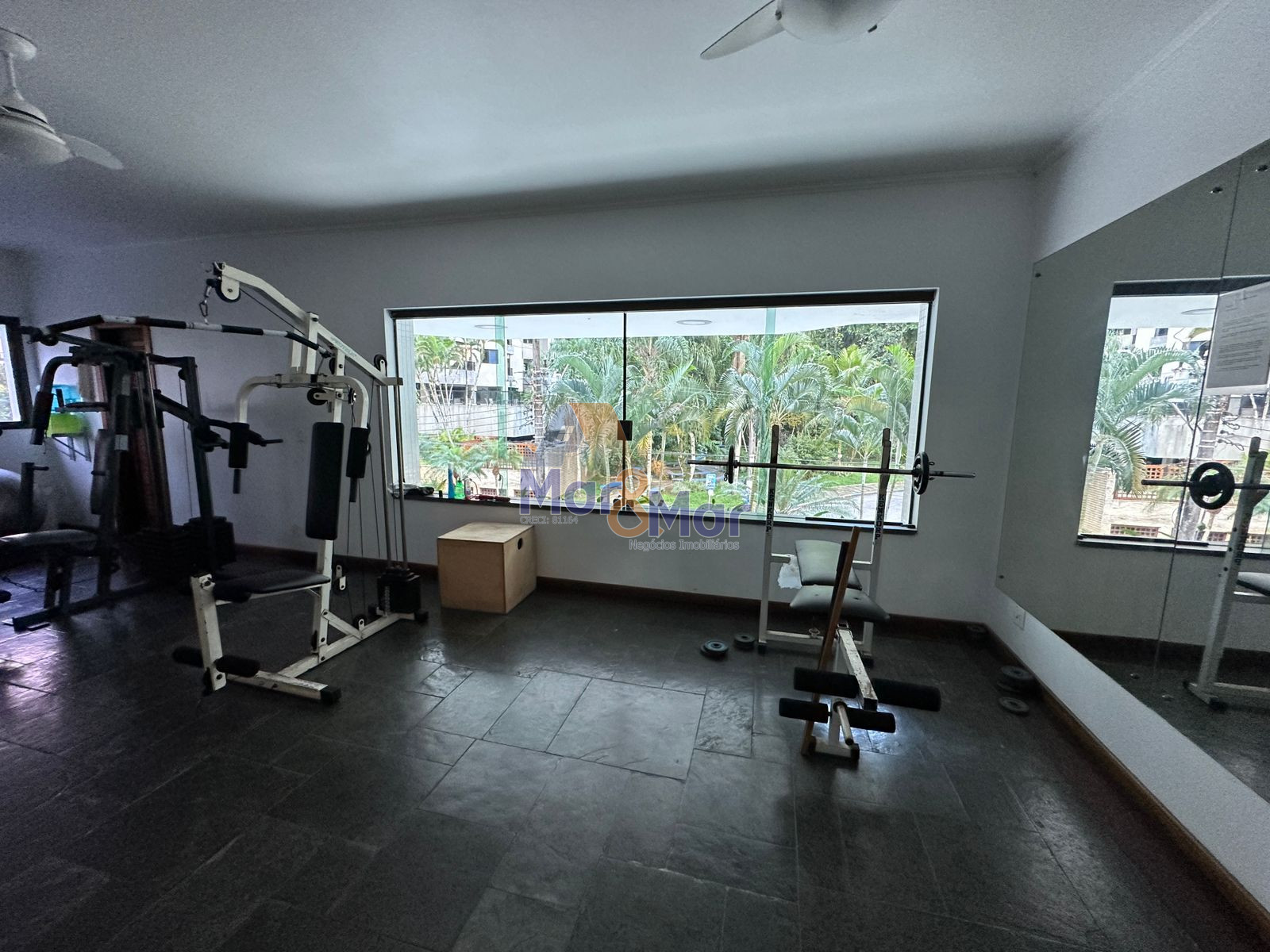 Apartamento na Praia da Pitangueiras, Guarujá - SP