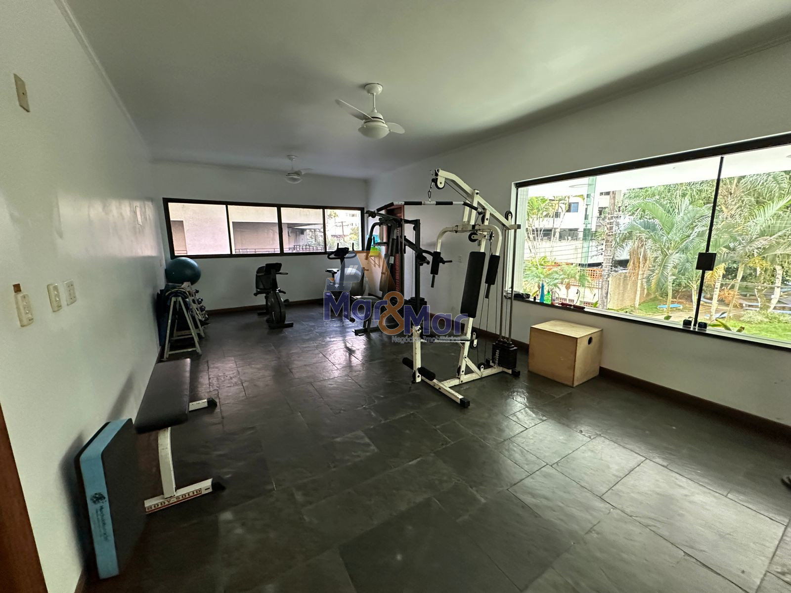 Apartamento na Praia da Pitangueiras, Guarujá - SP
