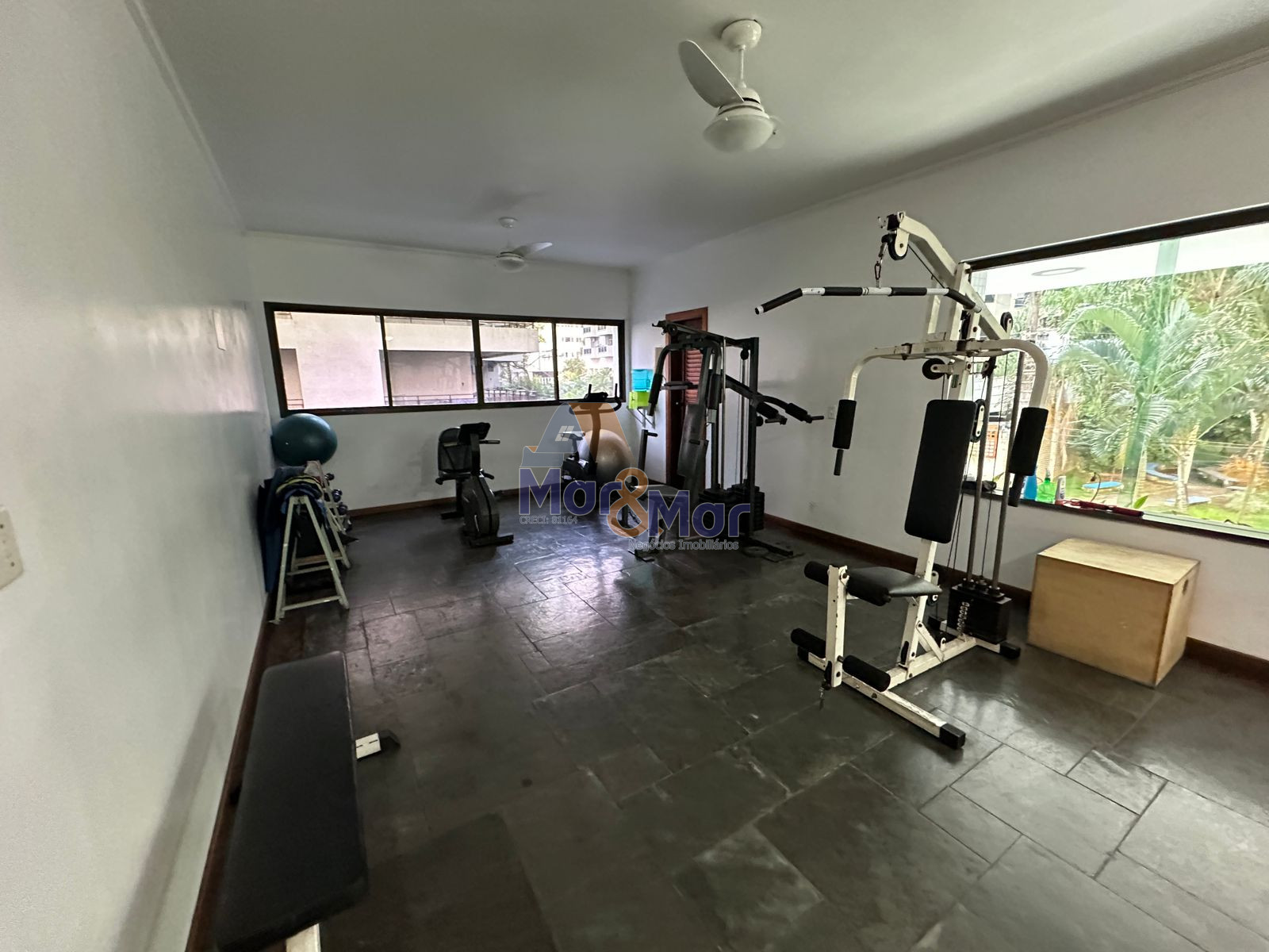Apartamento na Praia da Pitangueiras, Guarujá - SP