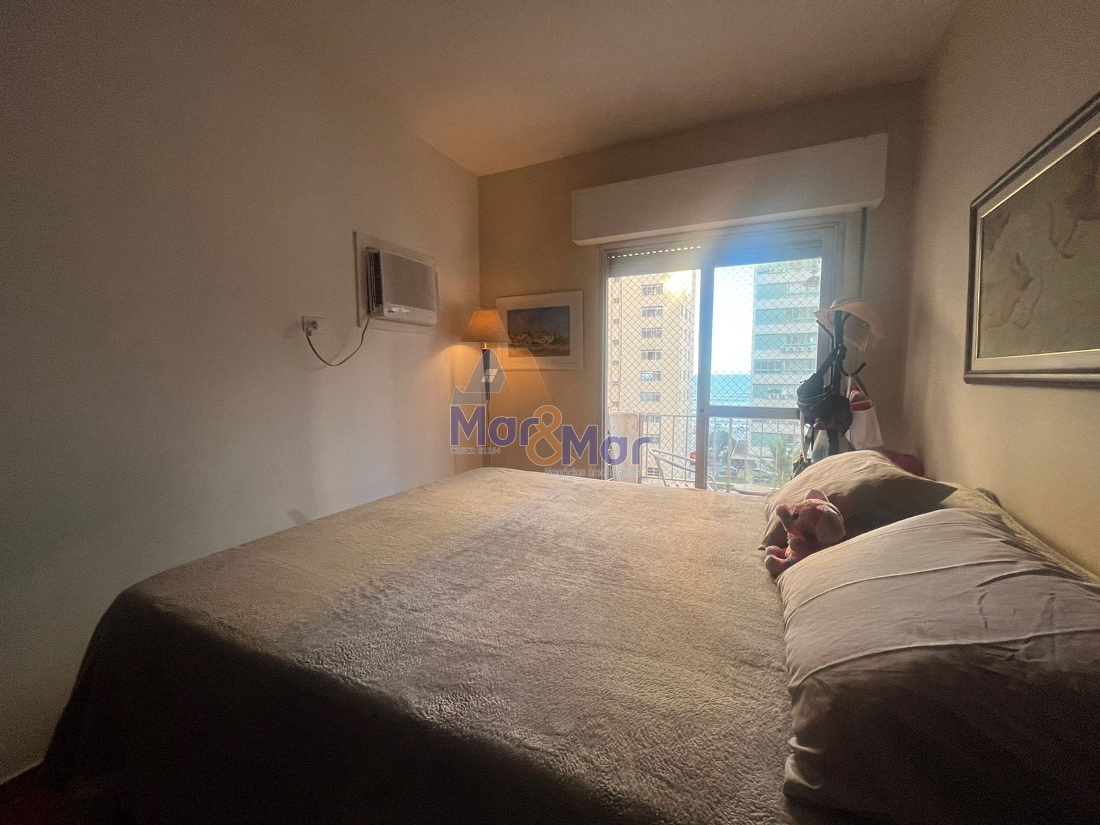 Apartamento na Praia das Pitangueiras, Guarujá - SP