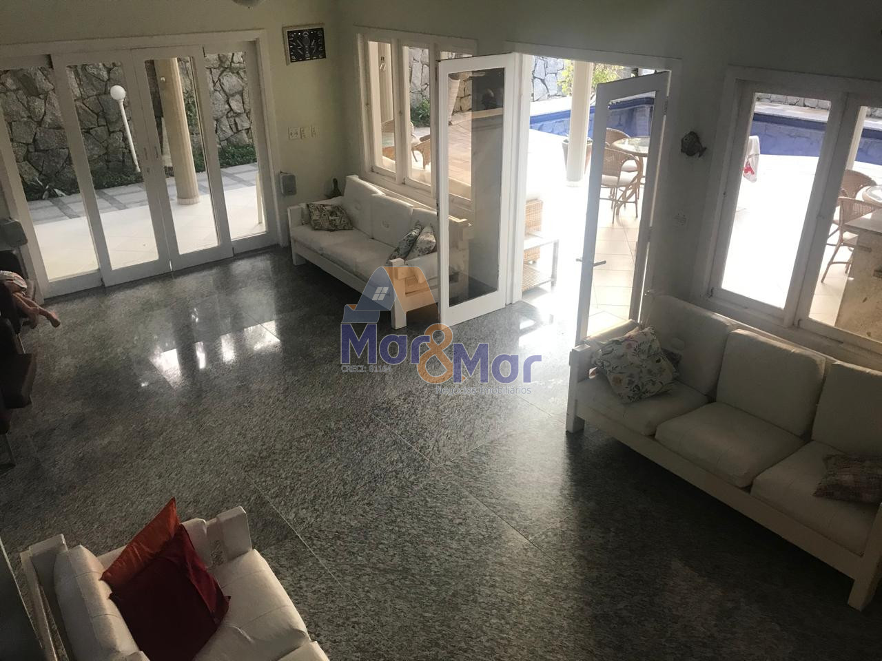 Casa Duplex à Venda no Guaiuba - Guarujá