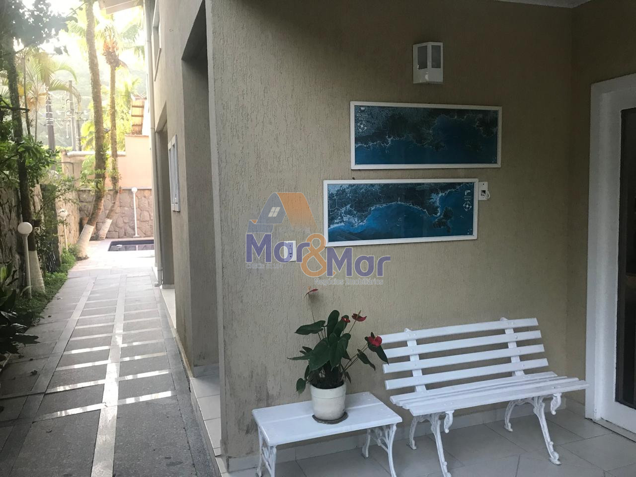 Casa Duplex à Venda no Guaiuba - Guarujá