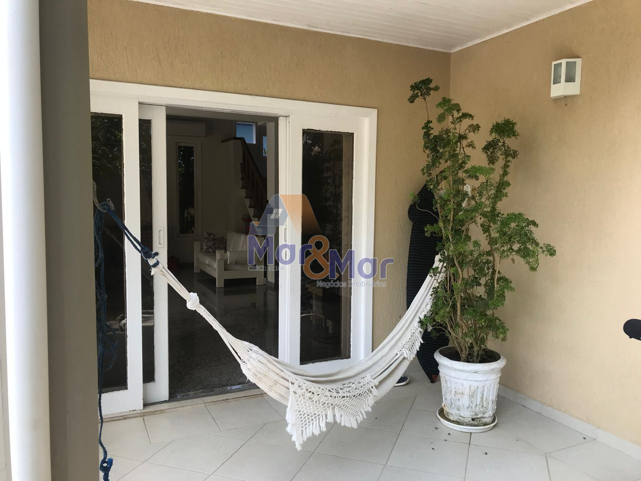 Casa Duplex à Venda no Guaiuba - Guarujá