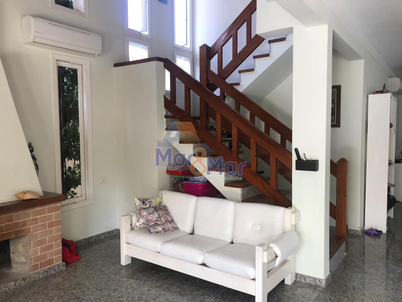 Casa Duplex à Venda no Guaiuba - Guarujá