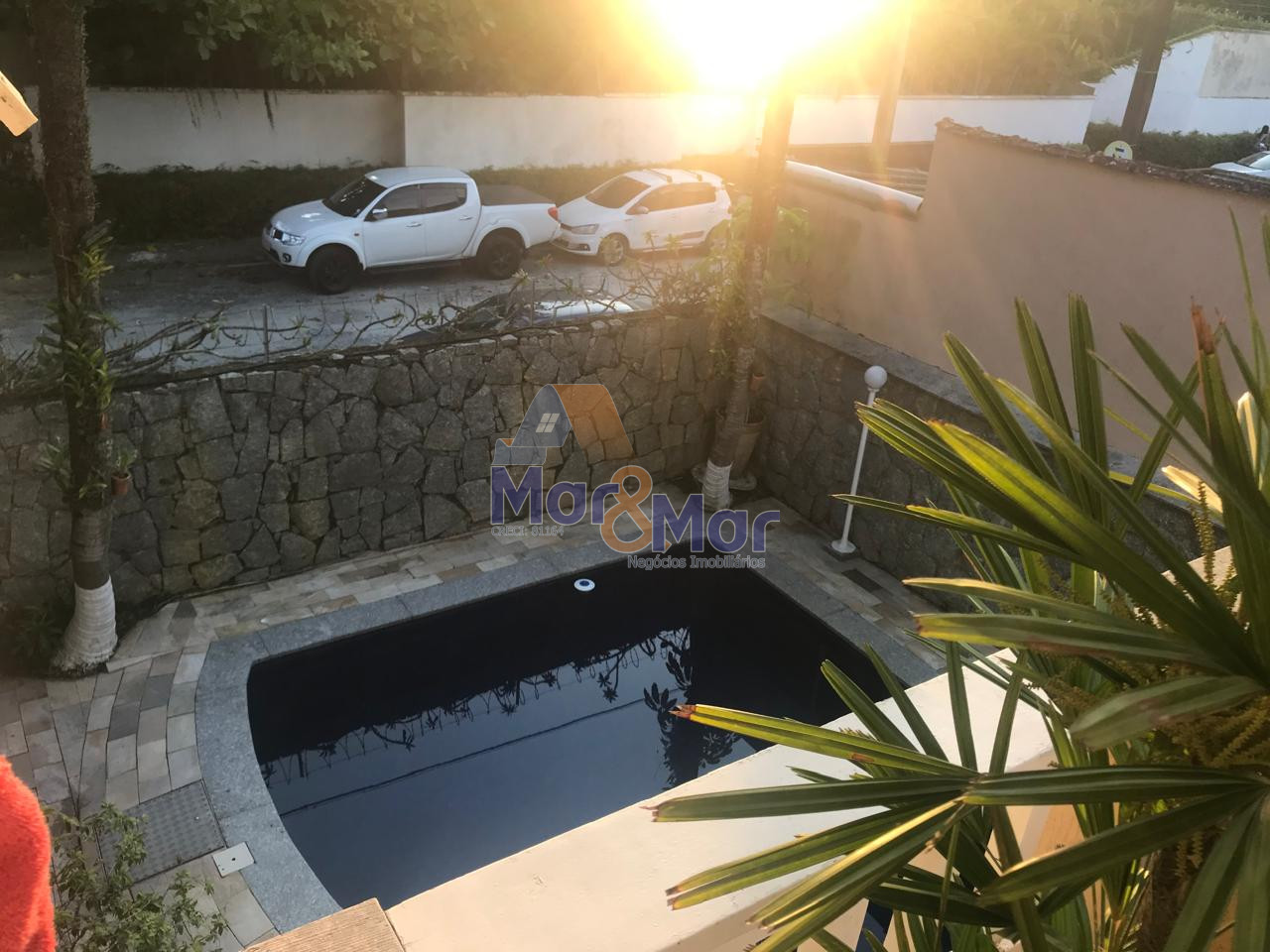Casa Duplex à Venda no Guaiuba - Guarujá