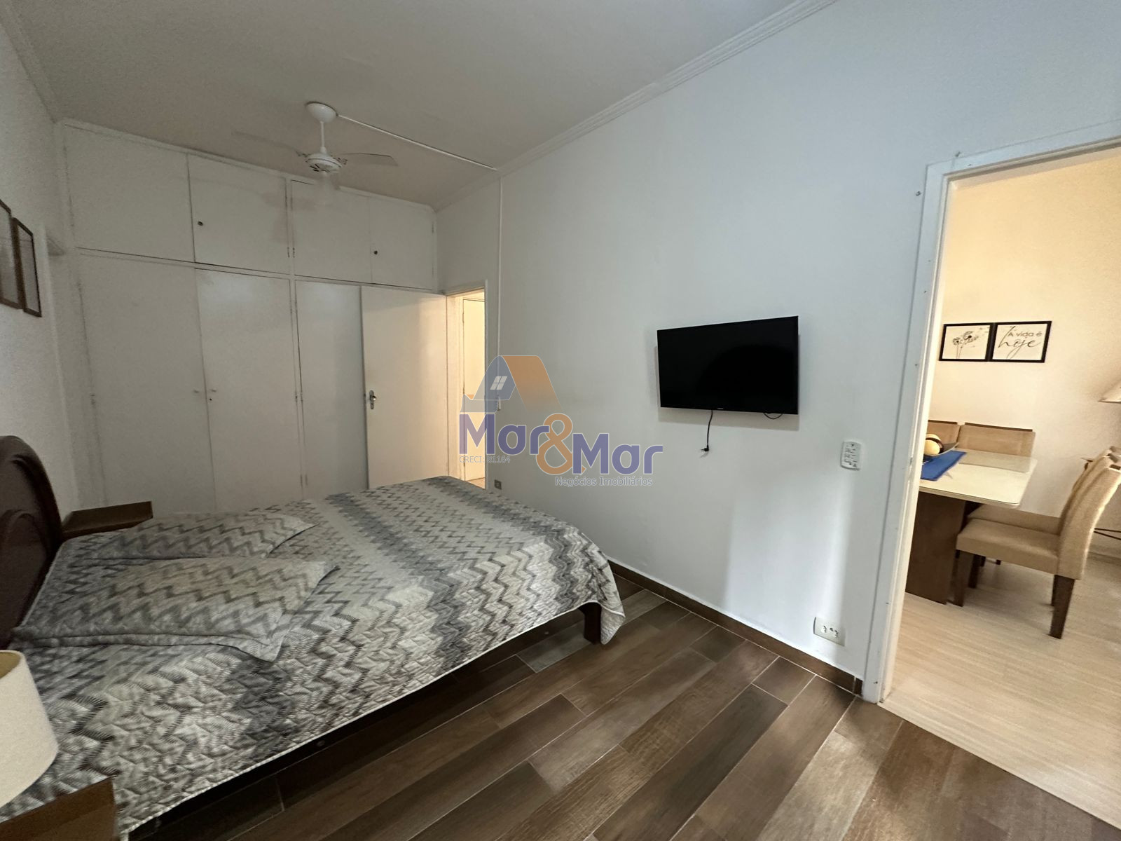 Apartamento na Praia das Pitangueiras, Guarujá - SP
