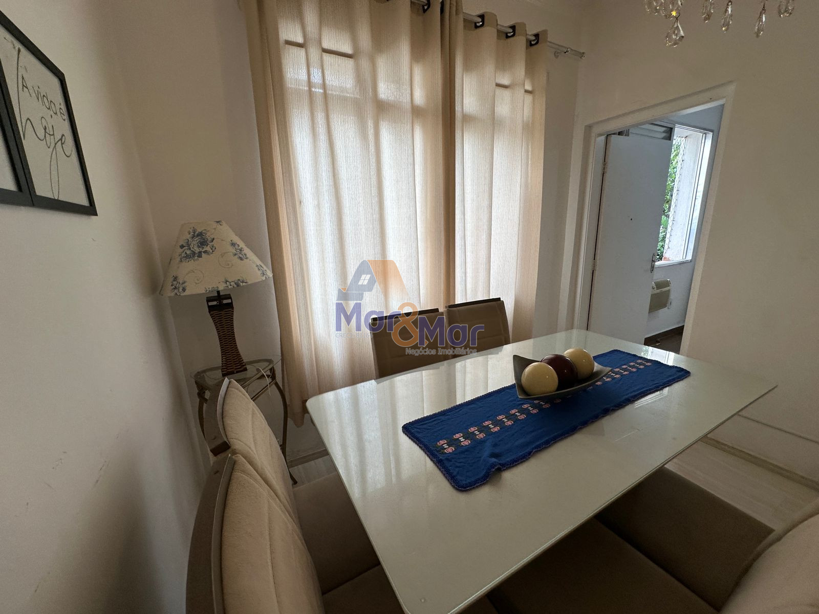 Apartamento na Praia das Pitangueiras, Guarujá - SP