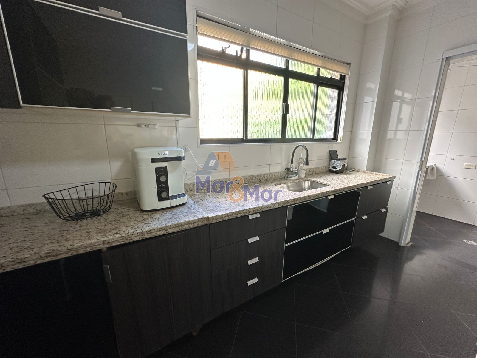 Apartamento na Praia das Pitangueiras, Guarujá - SP