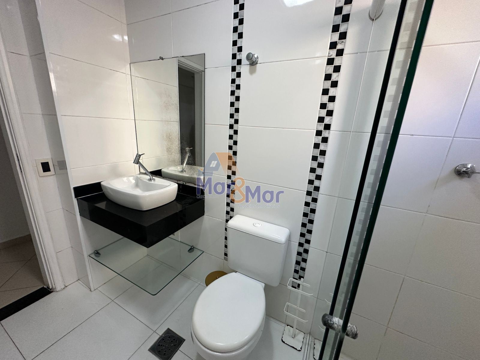 Apartamento na Praia das Pitangueiras, Guarujá - SP