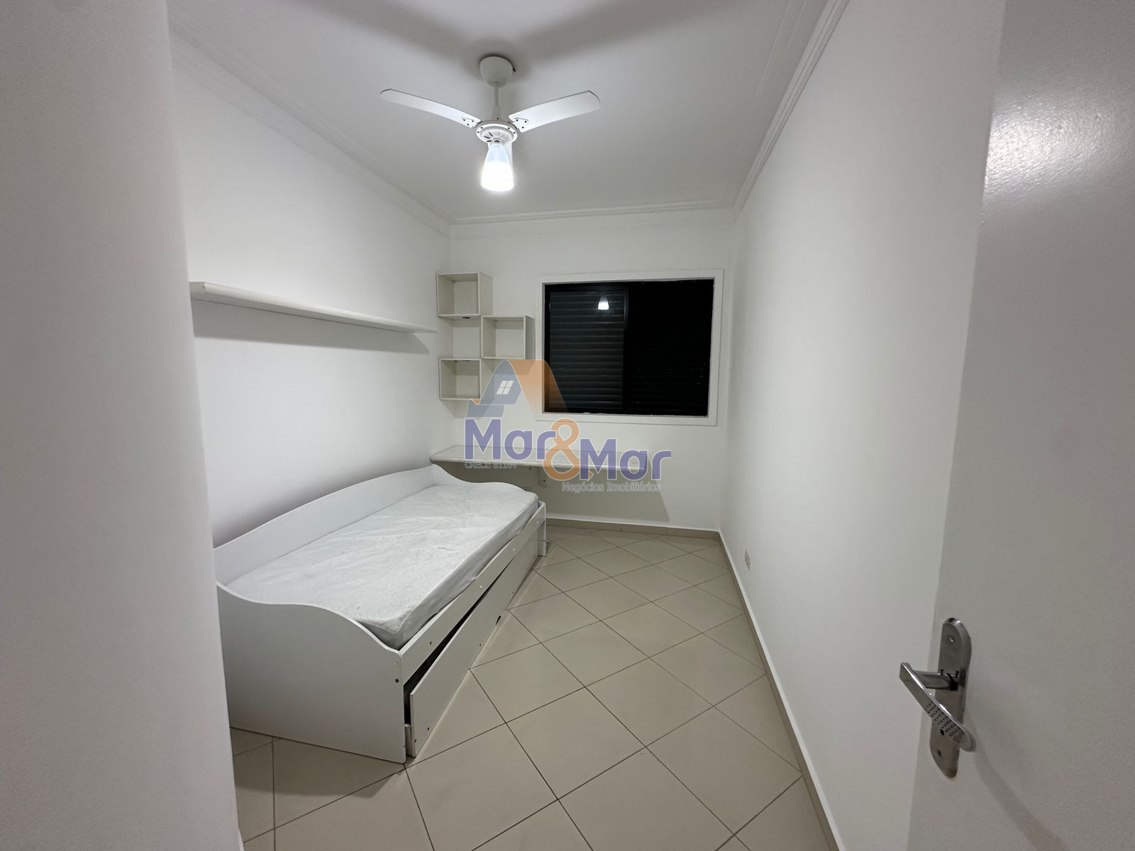 Apartamento na Praia das Pitangueiras, Guarujá - SP