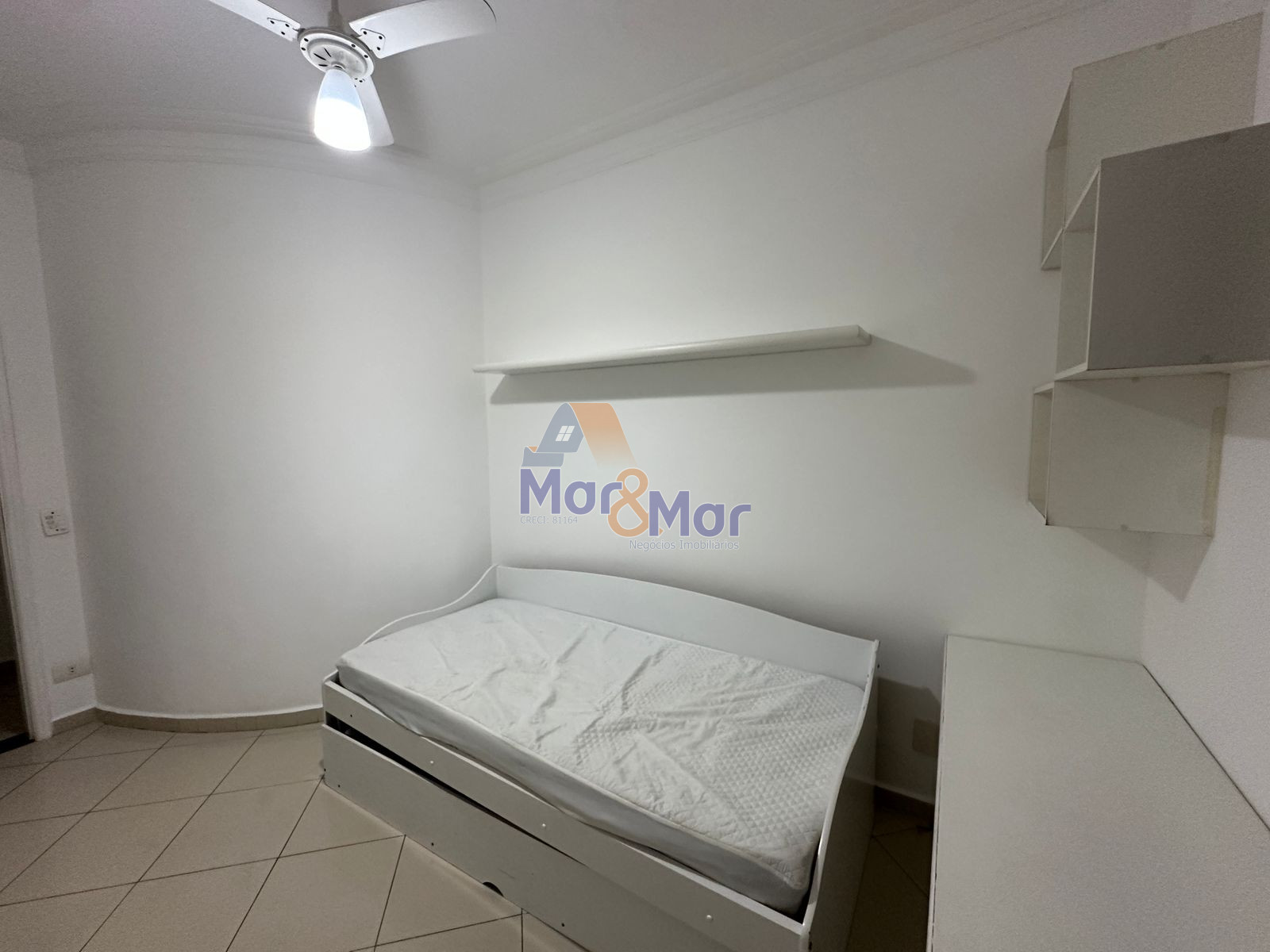 Apartamento na Praia das Pitangueiras, Guarujá - SP