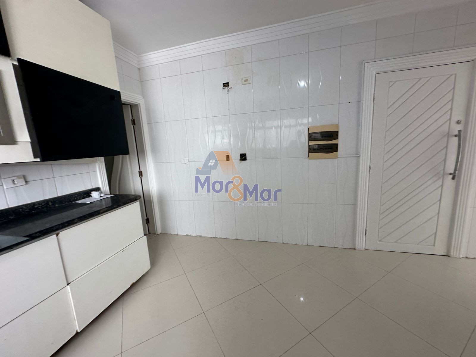 Apartamento na Praia das Pitangueiras, Guarujá - SP