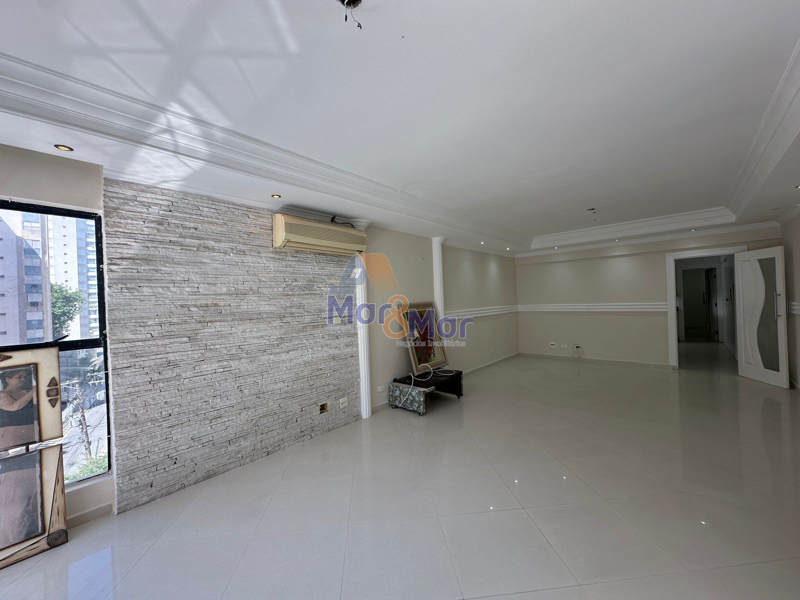 Apartamento na Praia das Pitangueiras, Guarujá - SP