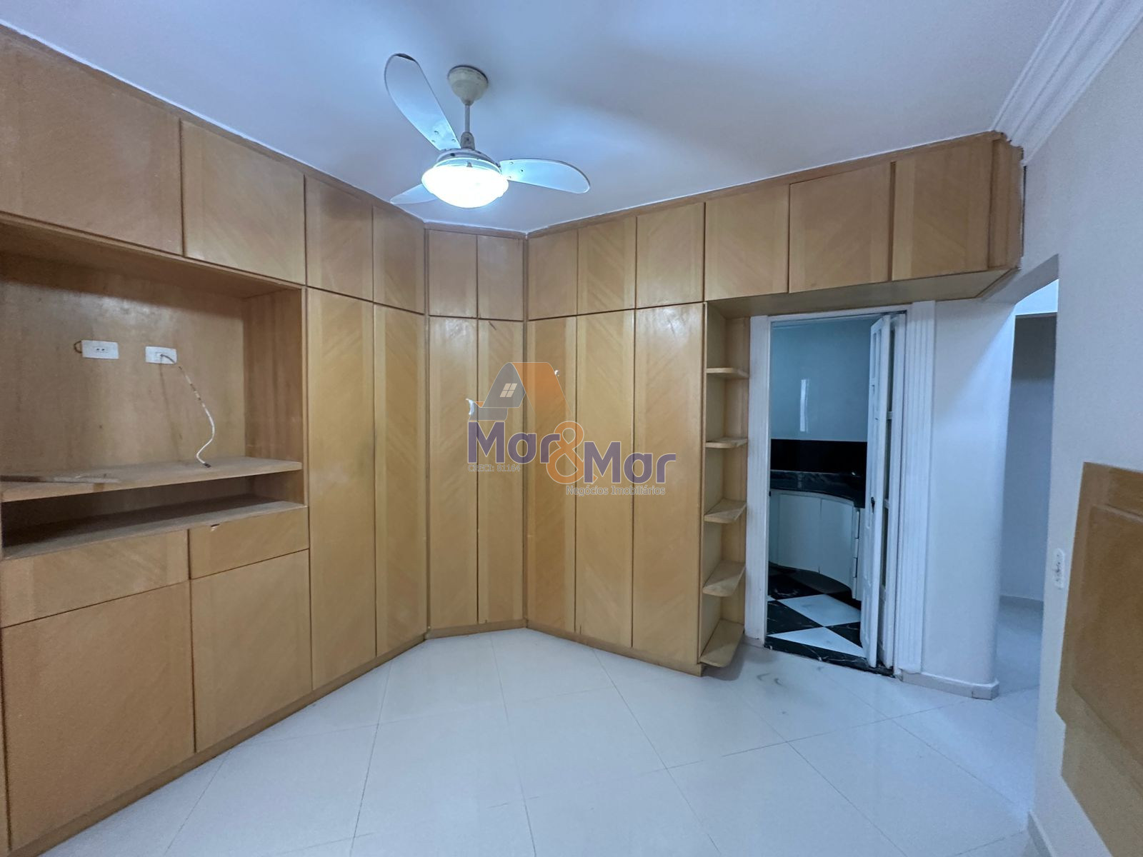 Apartamento na Praia das Pitangueiras, Guarujá - SP