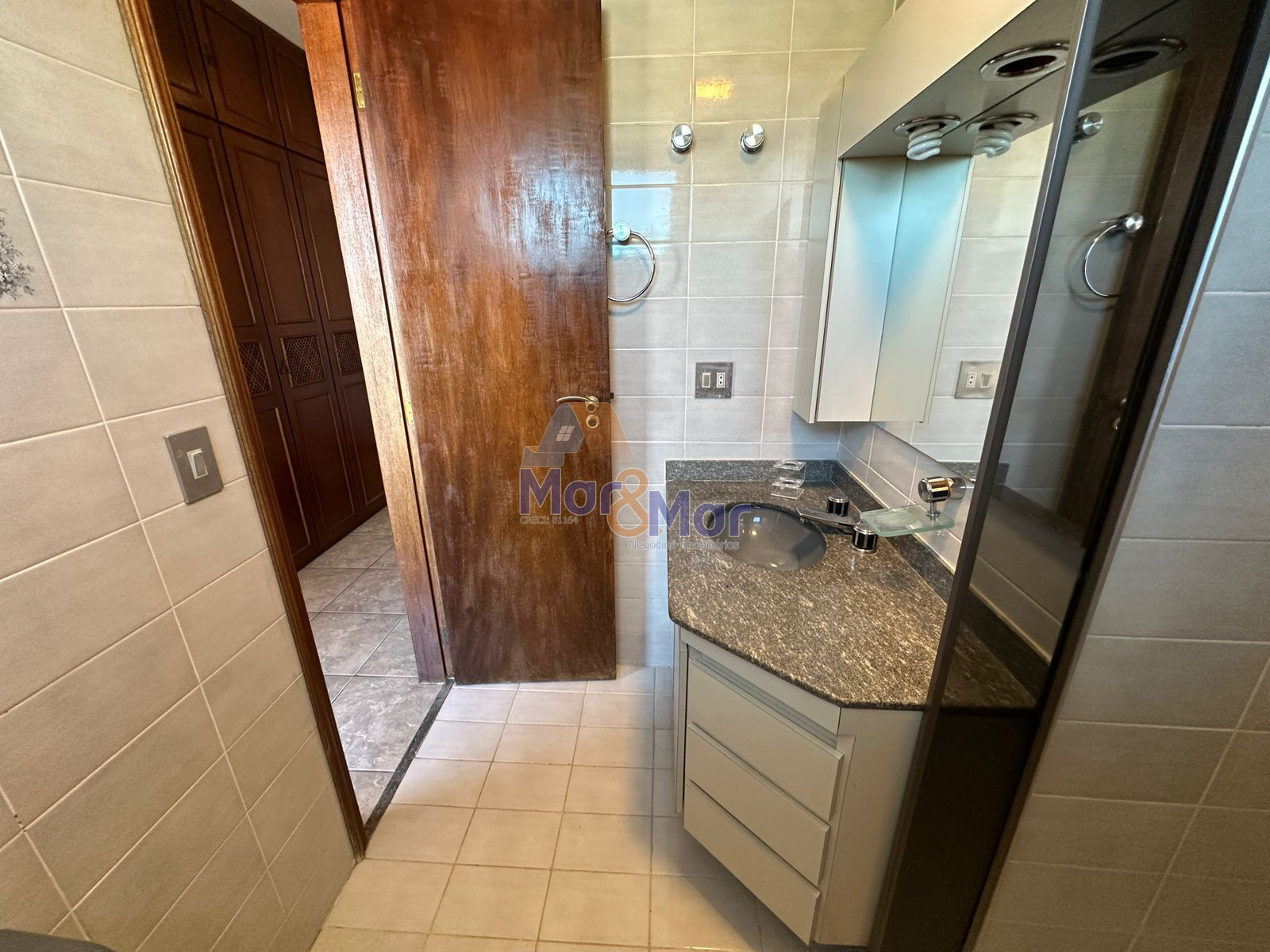 Apartamento na Praia da Enseada, Guarujá - SP