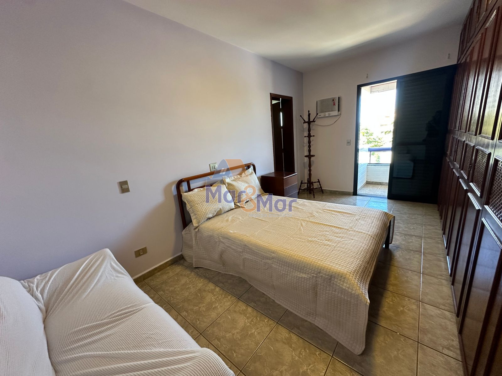 Apartamento na Praia da Enseada, Guarujá - SP