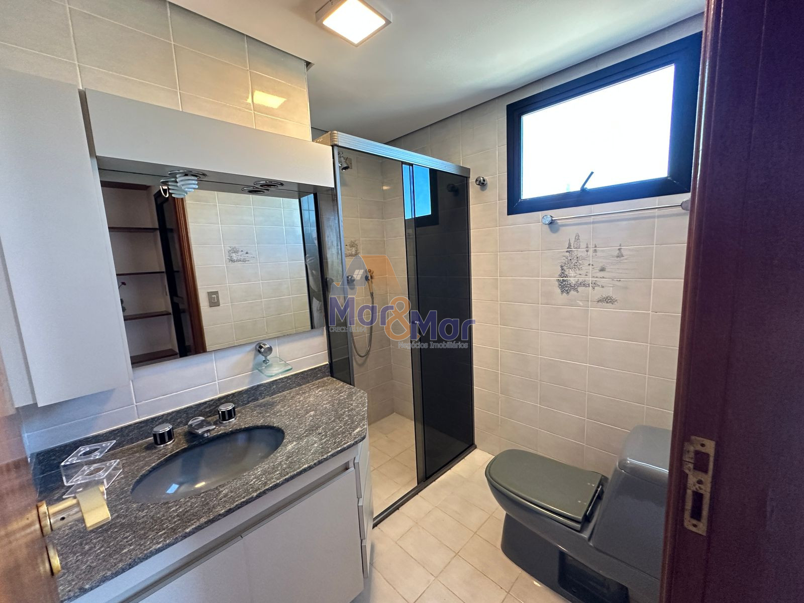 Apartamento na Praia da Enseada, Guarujá - SP