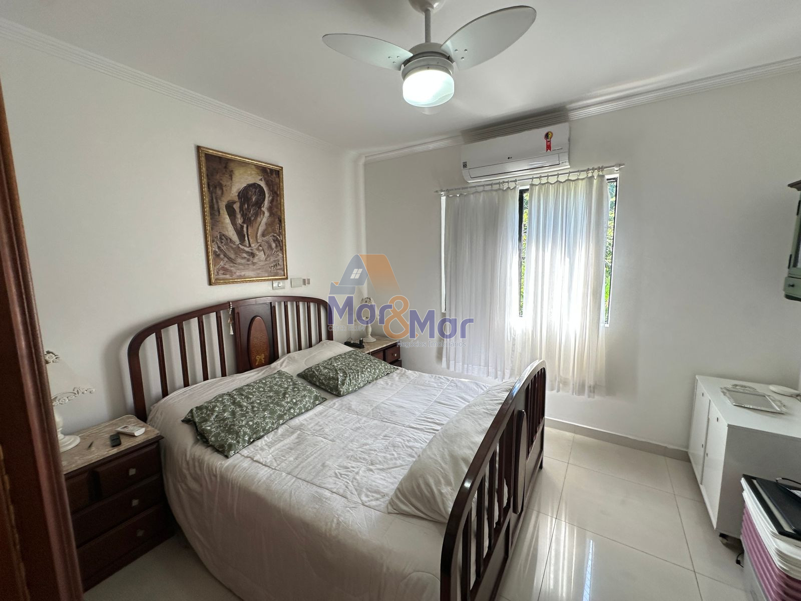 Apartamento na Praia das Pitangueiras, Guarujá - SP