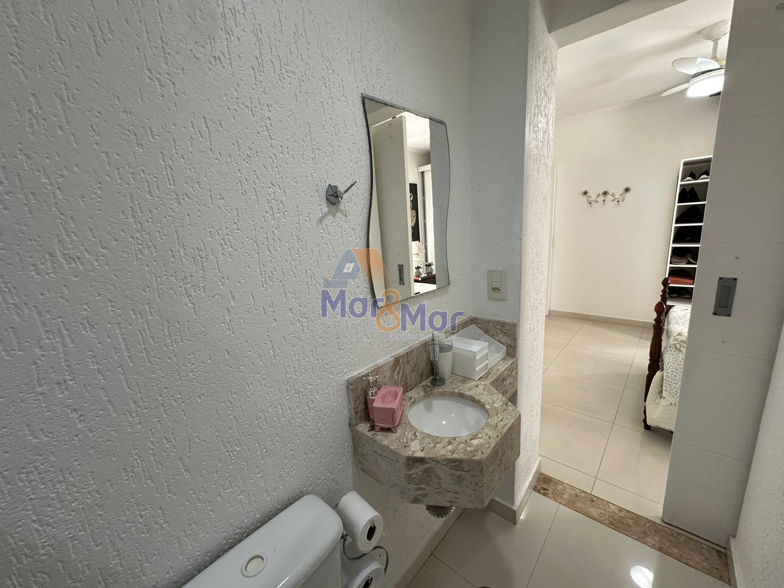 Apartamento na Praia das Pitangueiras, Guarujá - SP