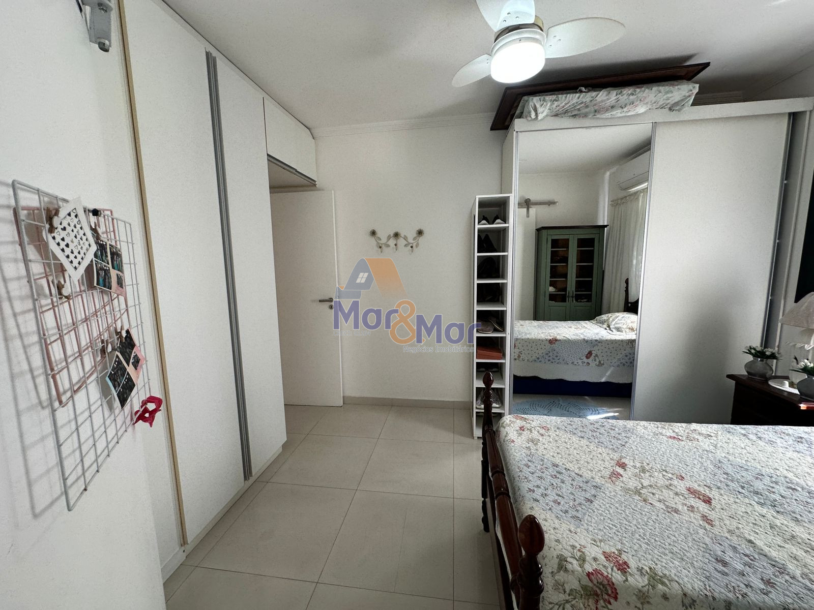 Apartamento na Praia das Pitangueiras, Guarujá - SP
