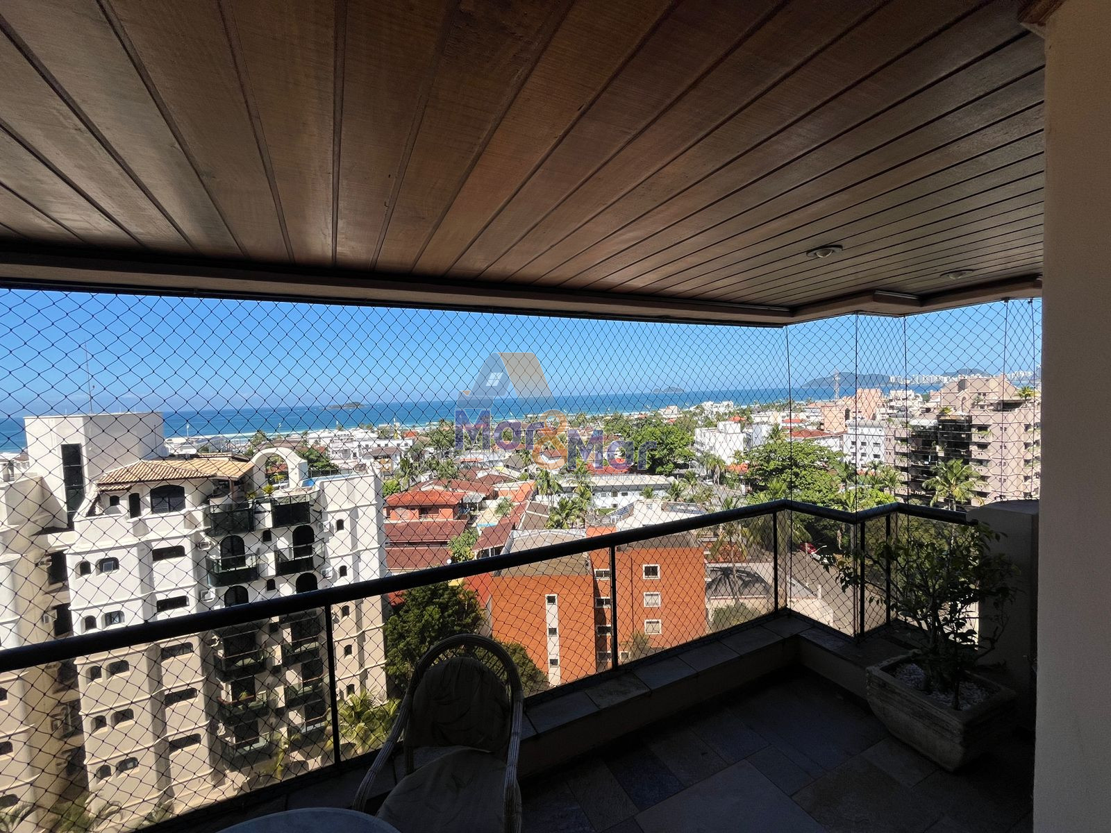 Apartamento na Praia da Enseada, Guarujá - SP