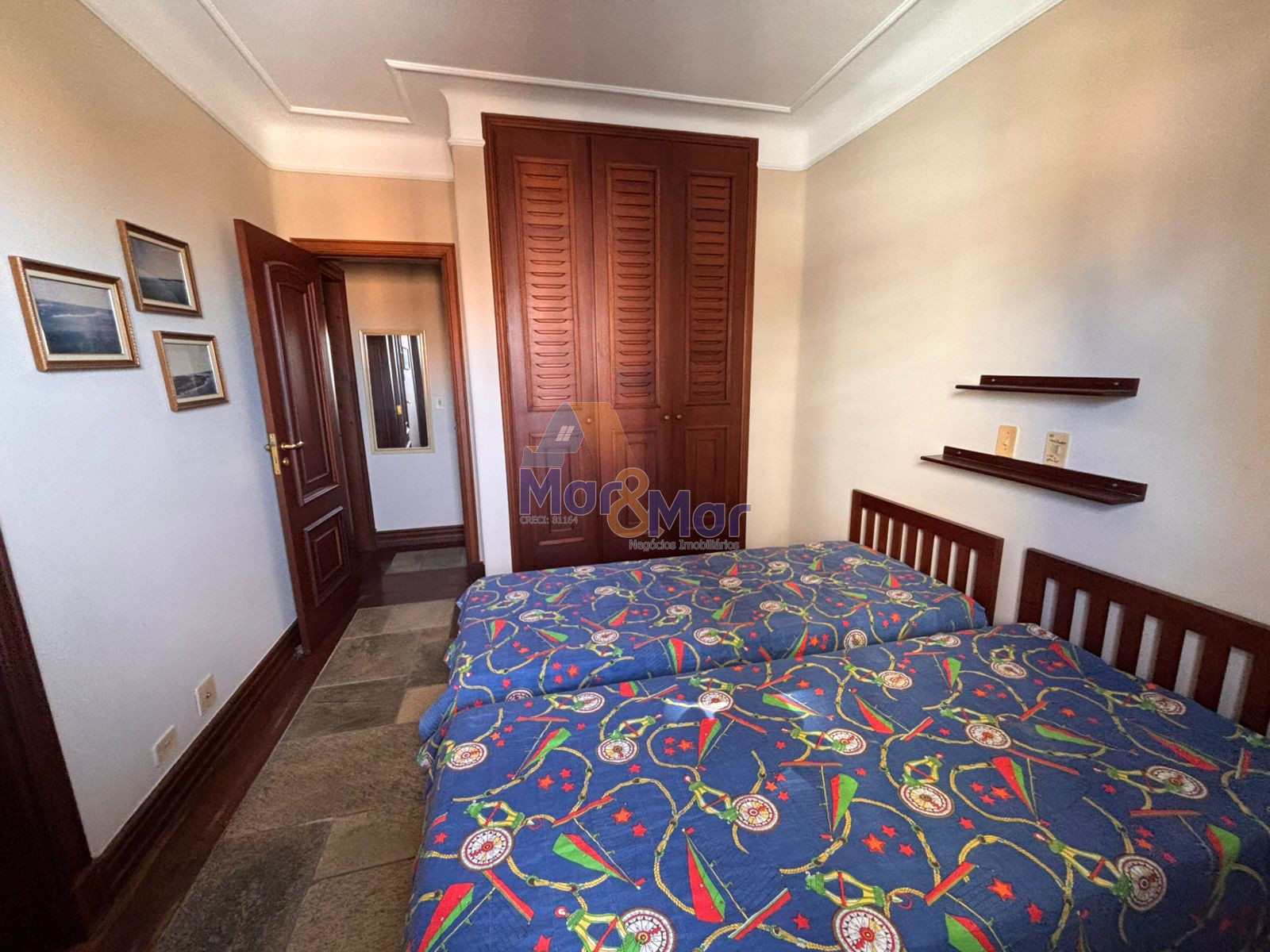 Apartamento na Praia da Enseada, Guarujá - SP