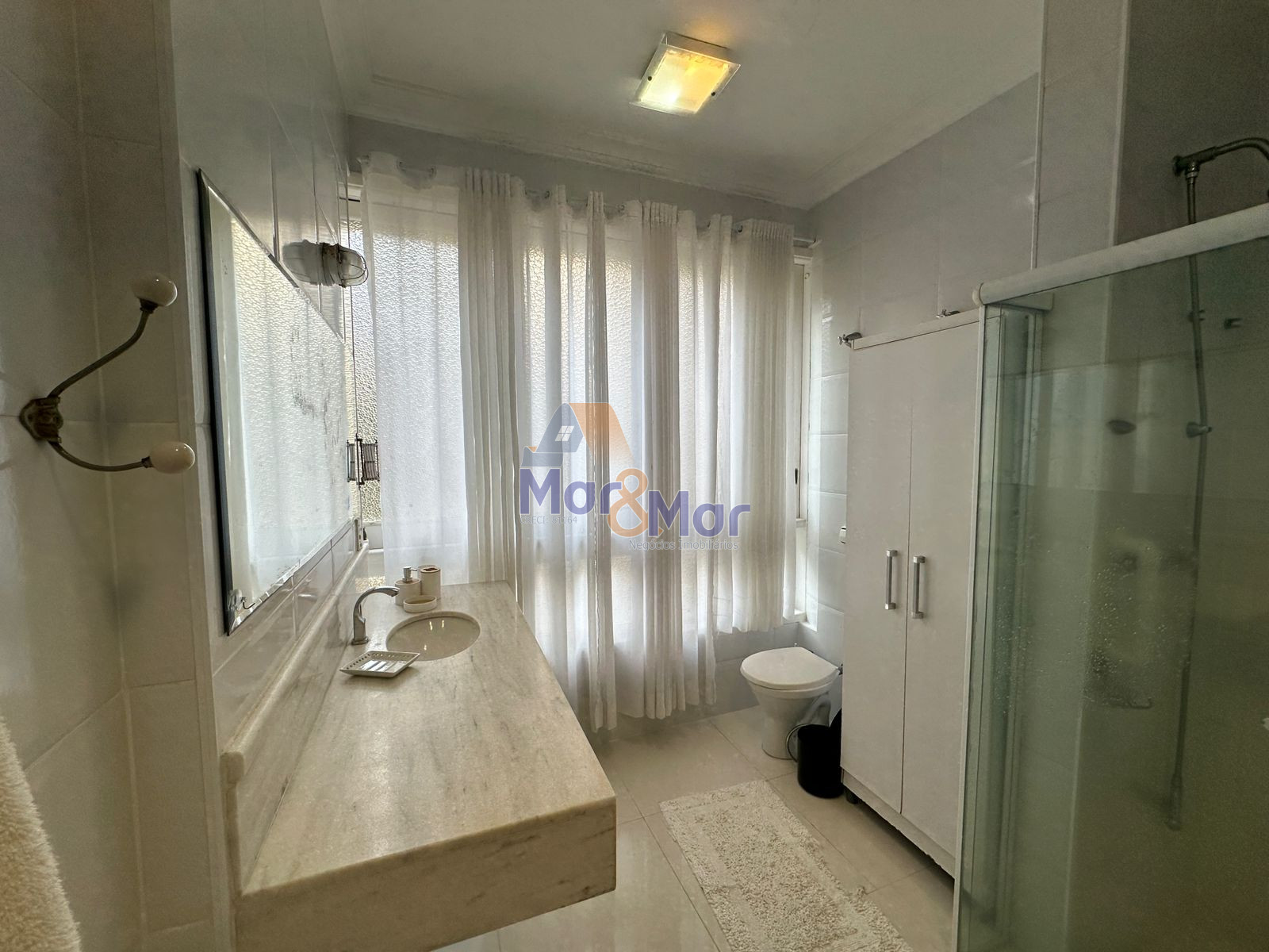 Apartamento Frente ao Mar nas Pitangueiras, Guarujá - SP