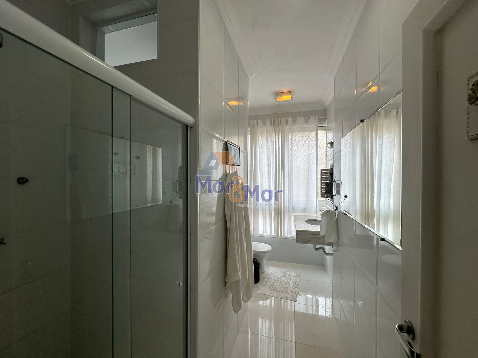 Apartamento Frente ao Mar nas Pitangueiras, Guarujá - SP