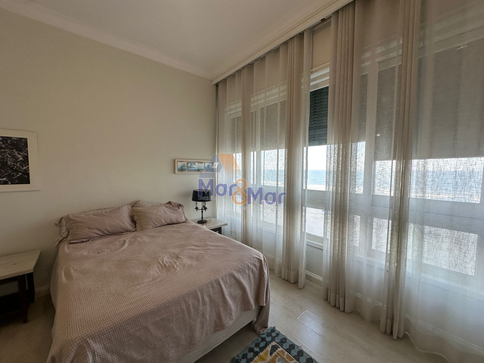 Apartamento Frente ao Mar nas Pitangueiras, Guarujá - SP