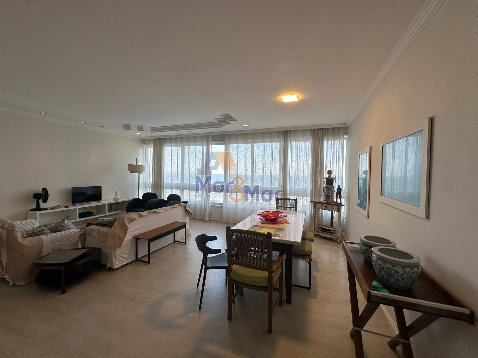 Apartamento Frente ao Mar nas Pitangueiras, Guarujá - SP