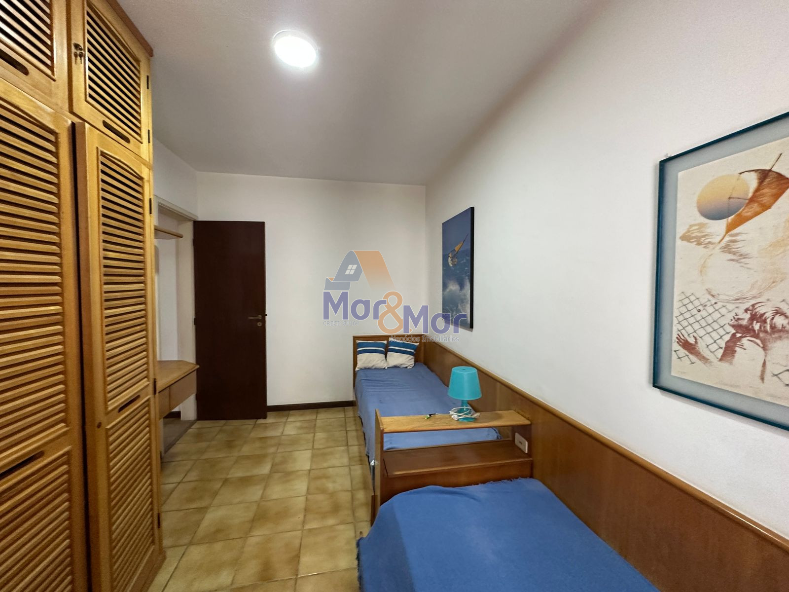 Apartamento na Praia das Pitangueiras, Guarujá - SP